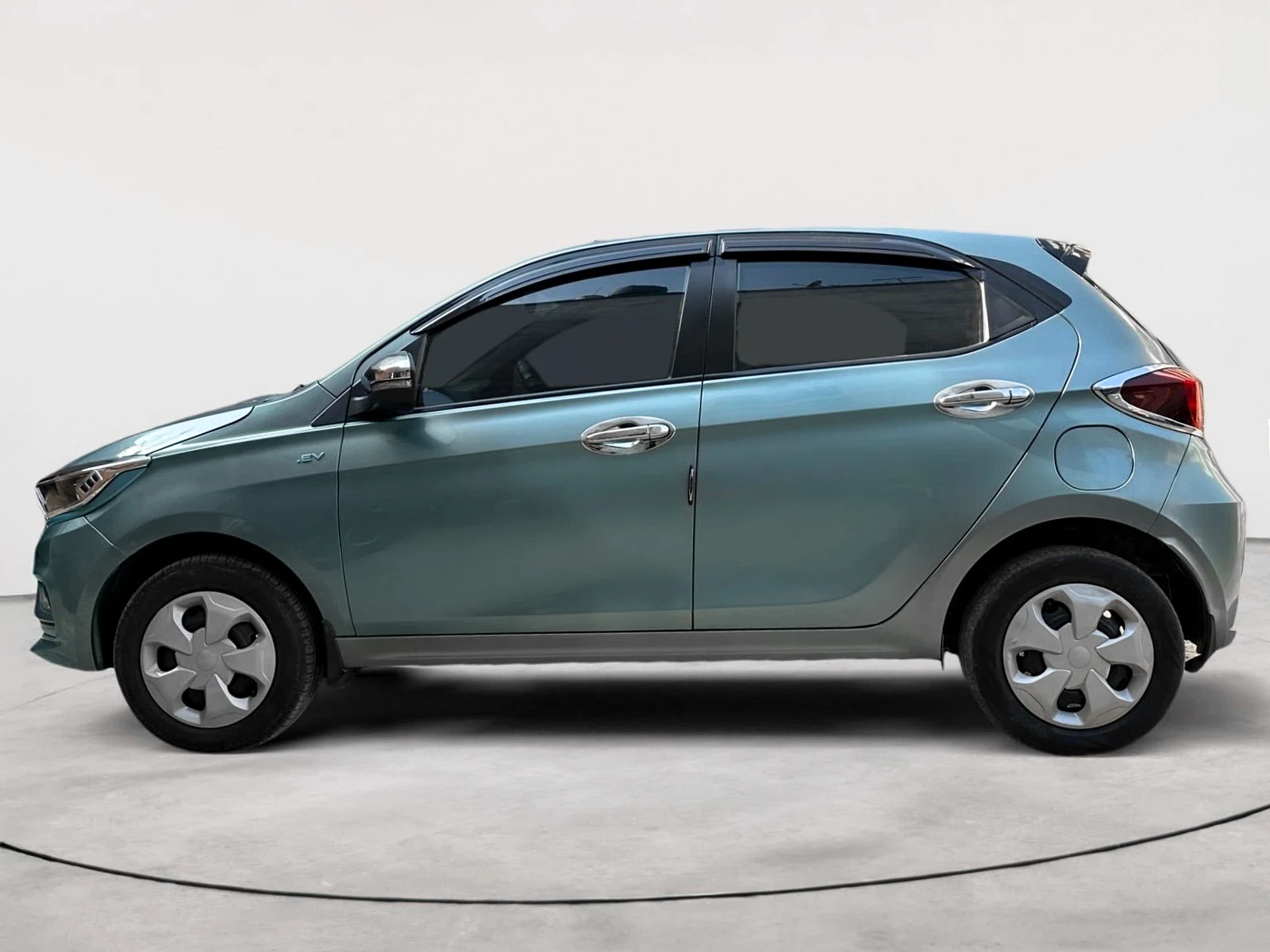 Used 2023 Tata Tiago EV XT Long Range - Photo 3