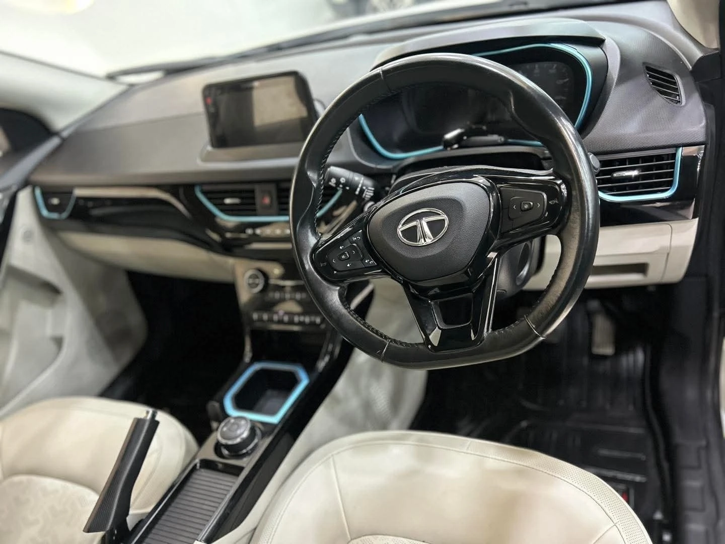 Used 2022 Nexon EV XZ+ LUX - Photo 2