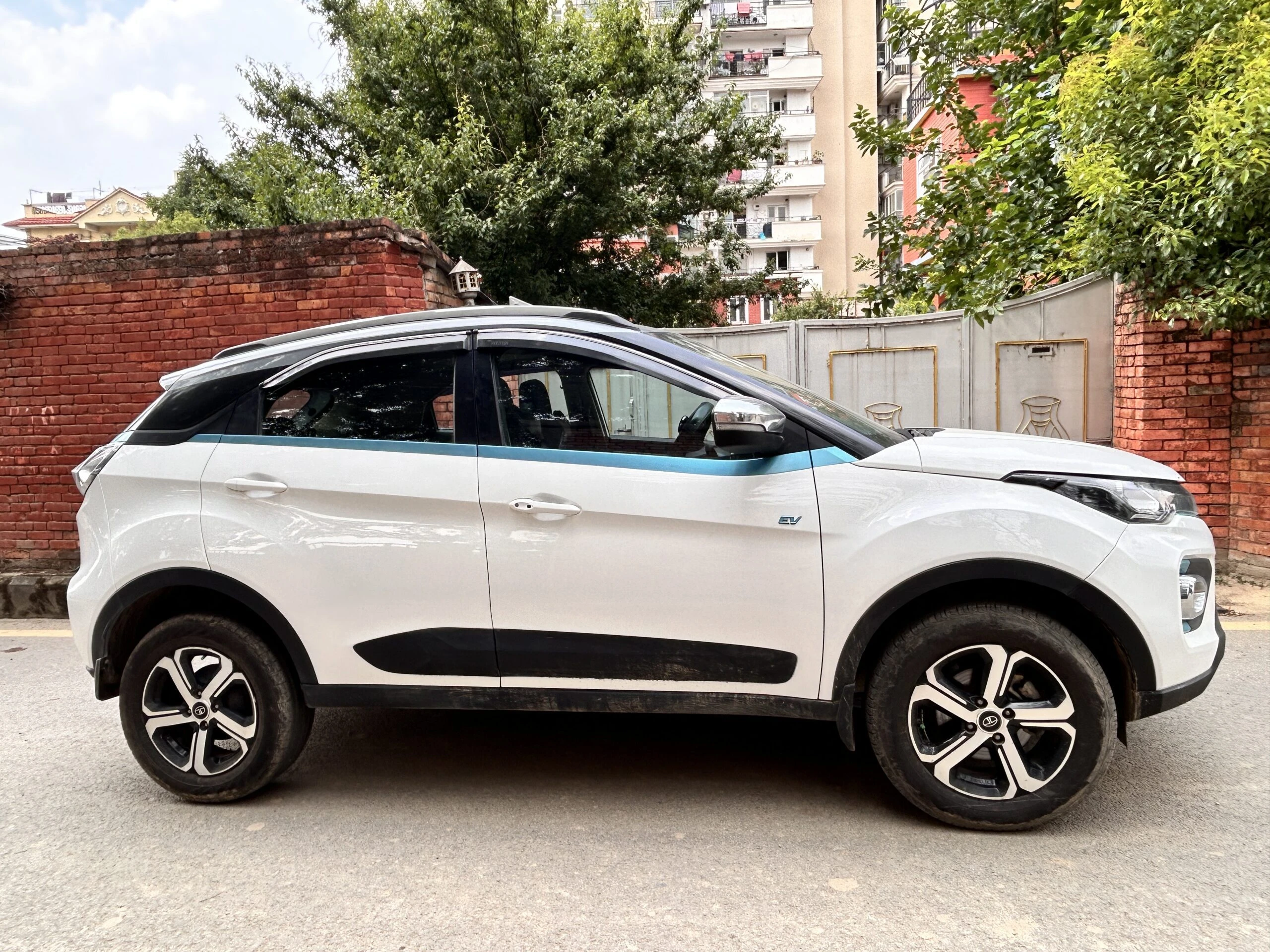 Used 2021 Tata Nexon XZ+ LUX EV - Photo 2